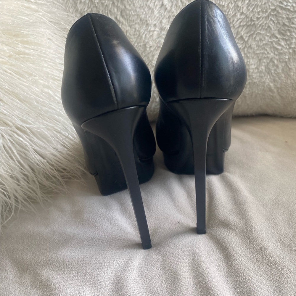 YSL Saint Laurent Black and Gray High Heels with Sleek Silhouette - Picture 4 of 6